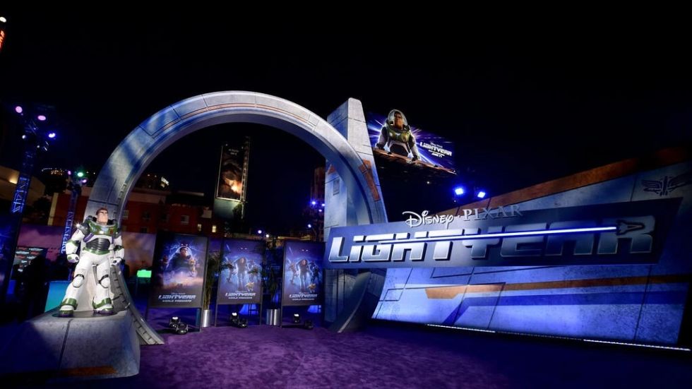 Tras polémica, cadena de cines peruana retira aviso de "ideología de género" en filme animado "Lightyear"