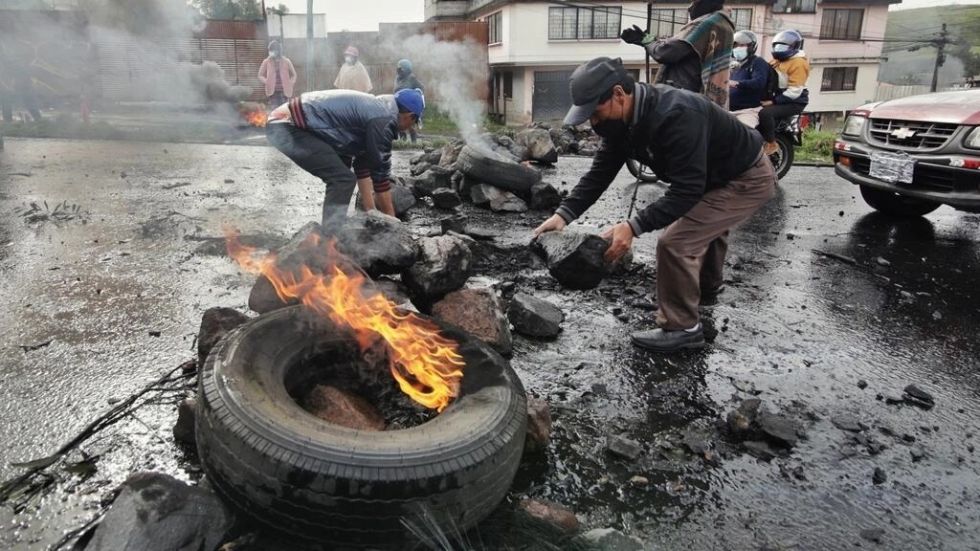La noche en una iglesia para encarar las protestas en Ecuador