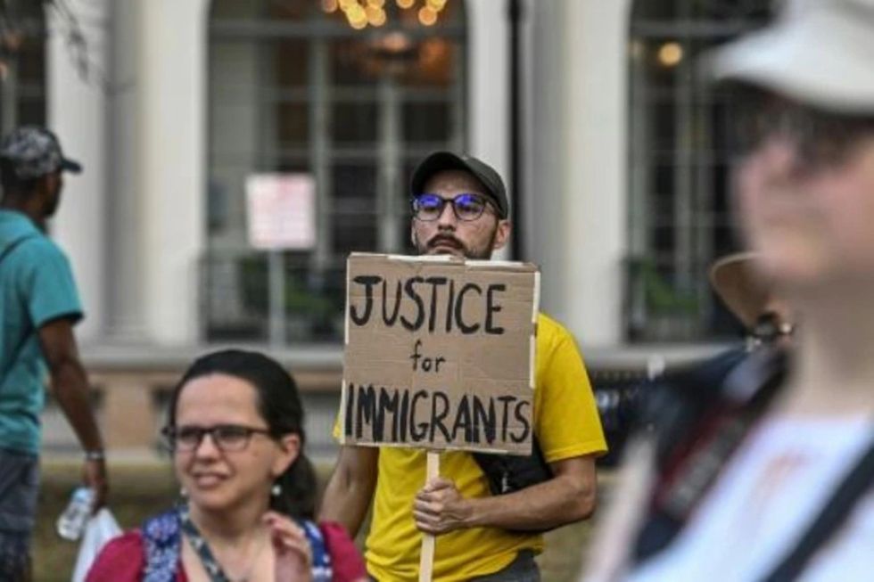 Residentes de Texas lamentan muerte de 53 migrantes en un camión