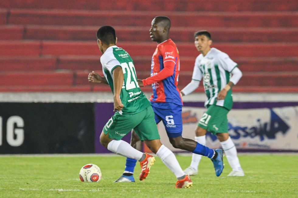 Ovejero dio cátedra a Oriente Petrolero