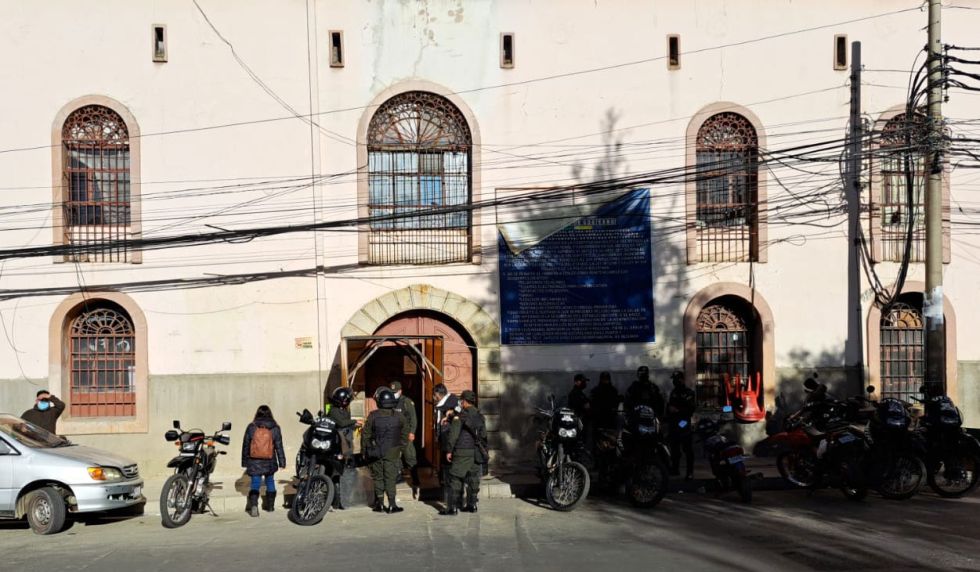 Investigan a dos policías que tendrían ‘participación directa’ en la fuga de un recluso de San Pedro
