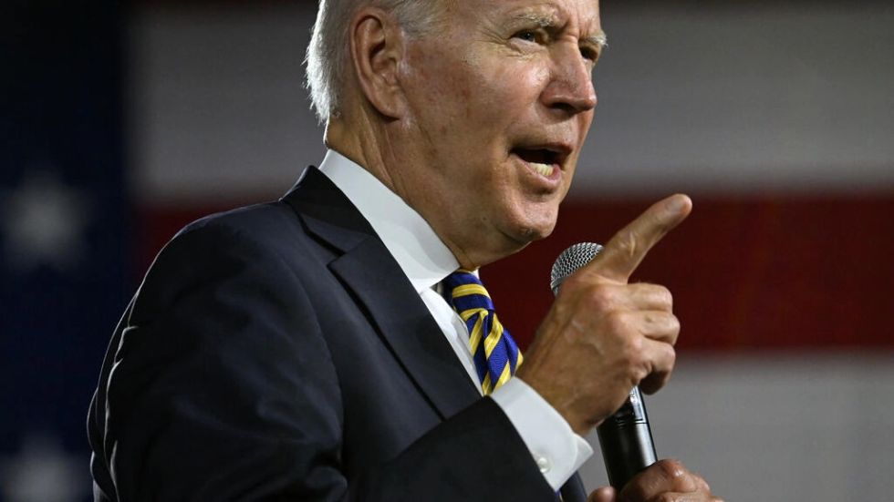 Biden toma medidas para proteger el derecho al aborto y defenderse de críticas