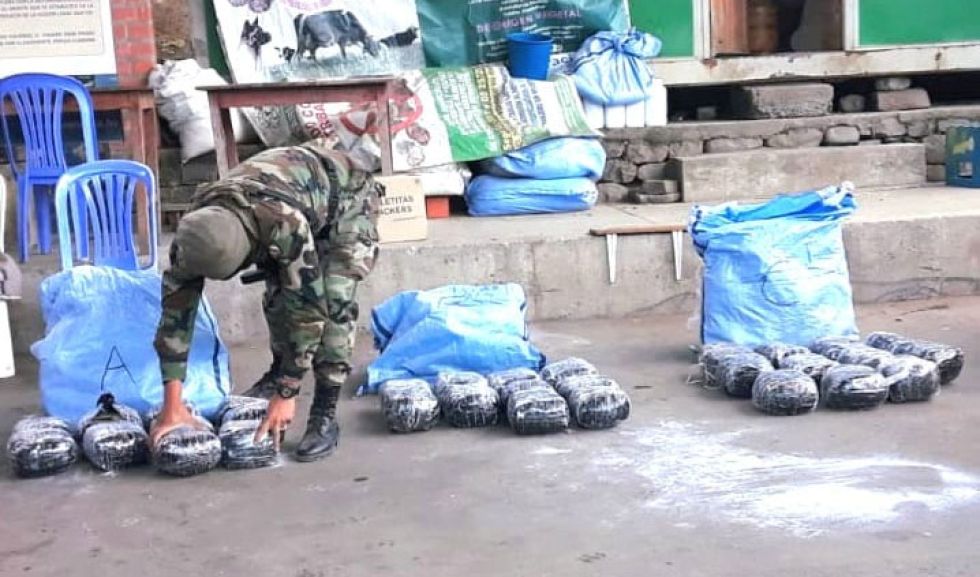 Hallan droga camuflada con detergente en Tarija