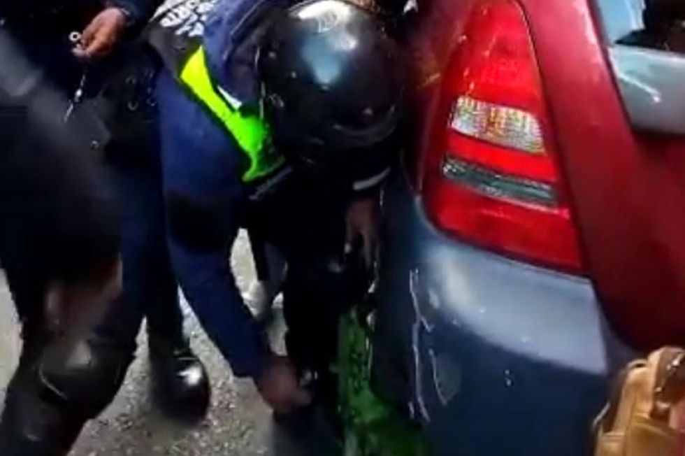 Alcaldía de La Paz denuncia agresión a un guardia municipal que puso infracción a vehículo