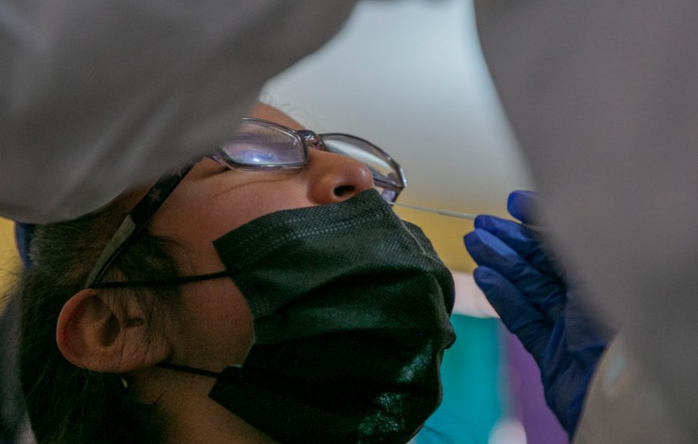 Quinta ola está en auge en Bolivia que supera los 3.000 contagios en un solo día