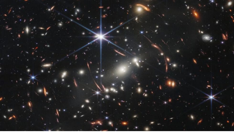 Telescopio Webb revela imagen de las primeras galaxias formadas tras el Big Bang