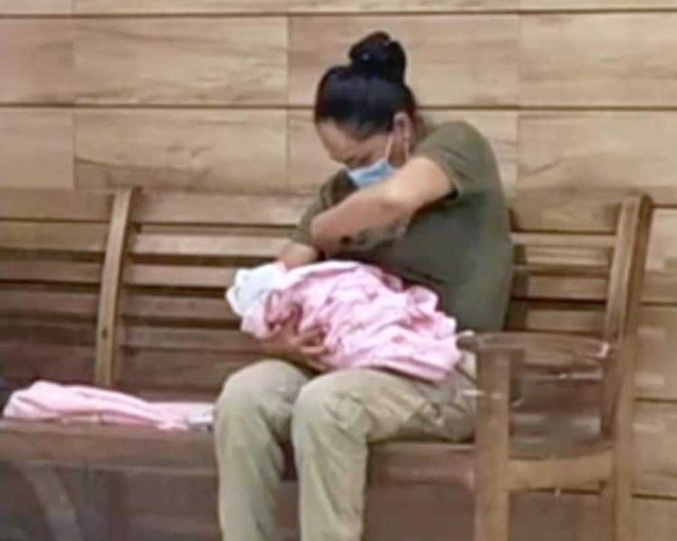 Juez envía a la cárcel a un hombre en Santa Cruz que puso a la venta a su bebita en redes sociales