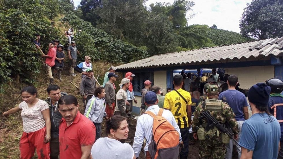 Tres niños muertos por alud sobre escuela rural de Colombia