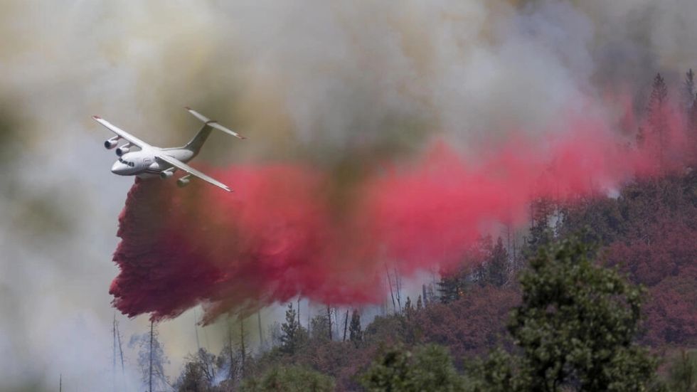 Incendio gigante avanza en California y posa seria amenaza