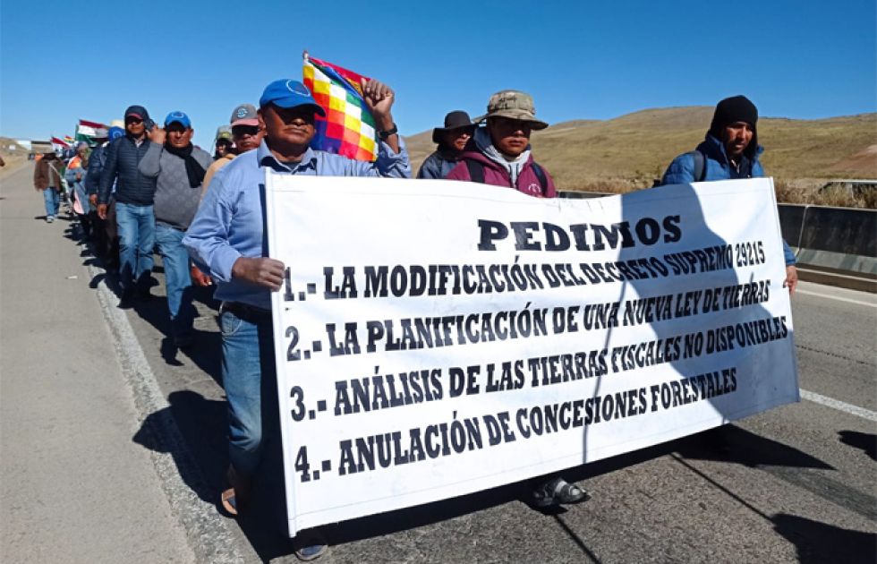 Campesinos chiquitanos afines al MAS marchan por tierras; ingresarán a La Paz el 2 de agosto