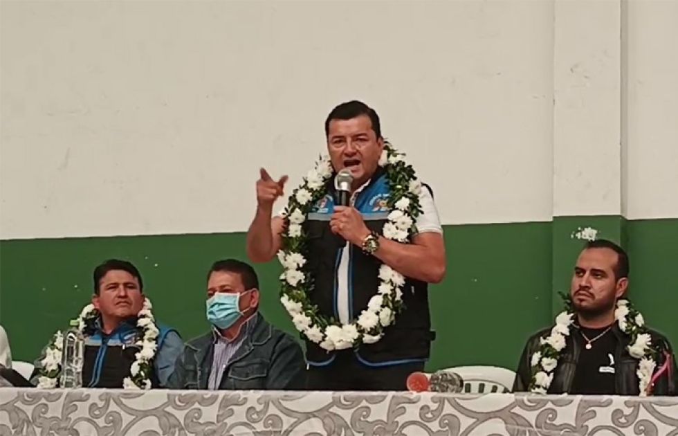 Movimiento por el censo se debilita en Santa Cruz y Fernández arenga junto a gremialistas ¡no al paro!