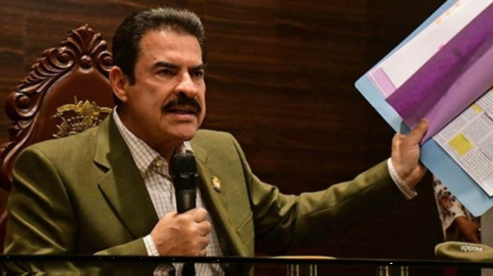 Justicia activa arraigo del alcalde Reyes Villa y frustra viaje a Estados Unidos