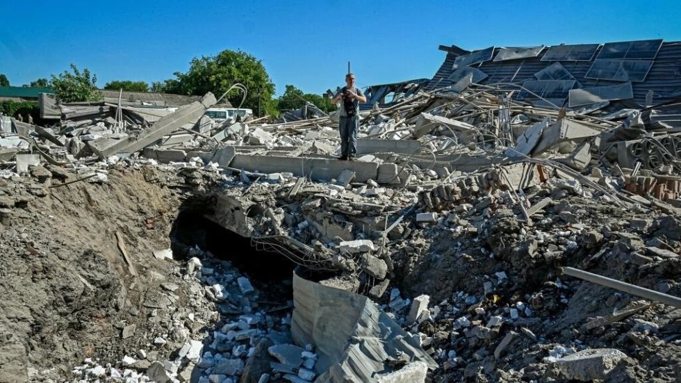 Zelenski acusa a Rusia de "aterrorizar" tras daños en central nuclear de Zaporiyia
