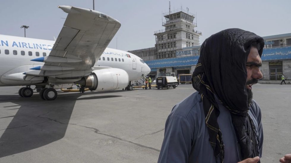 El aeropuerto de Kabul, símbolo de la caótica salida estadounidense de Afganistán
