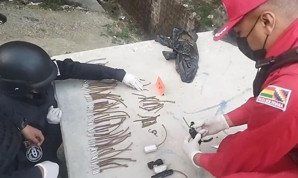 La Policía en La Paz encuentra gran cantidad de dinamita abandonada en Villa El Carmen