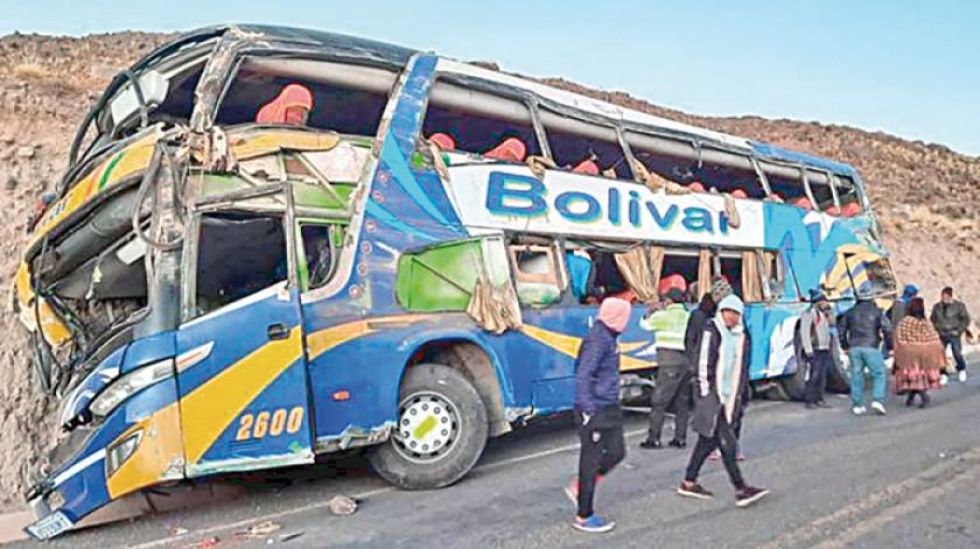 Bus de Flota Bolívar se accidenta y deja 5 pasajeros muertos