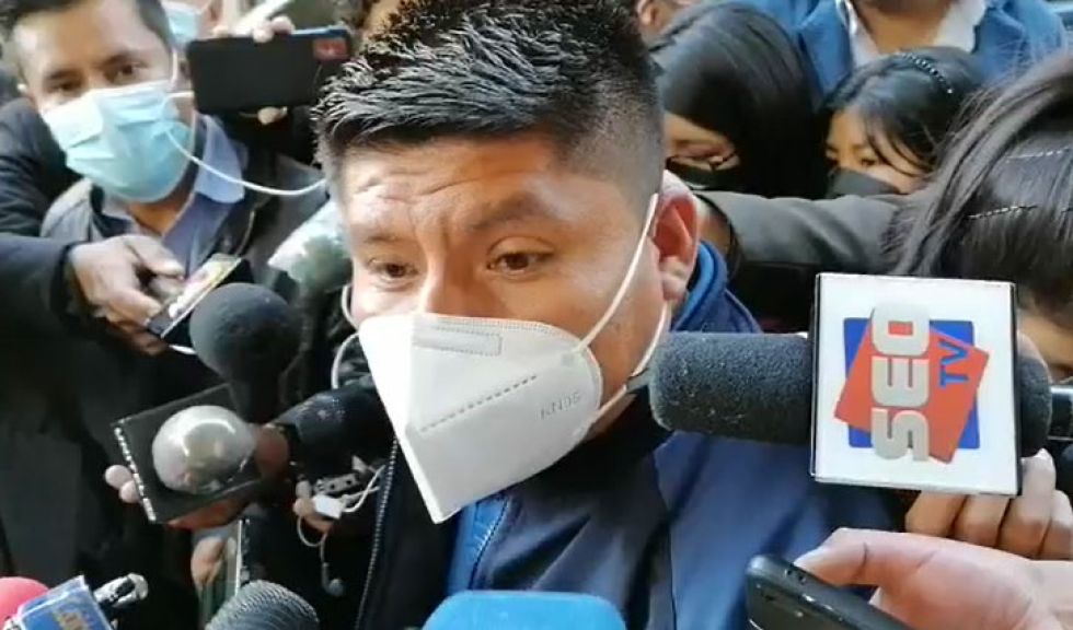 Senador Loza anuncia que cientos del Chapare irán a la marcha en defensa del Gobierno