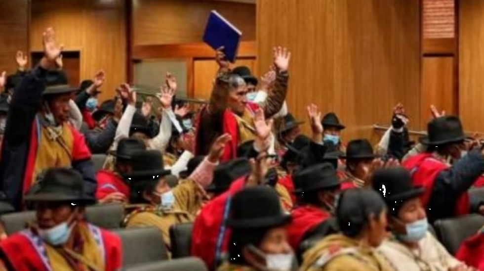 Presidente Arce y Ponchos Rojos se reúnen tras anunciar que no participarán en marcha por el Gobierno