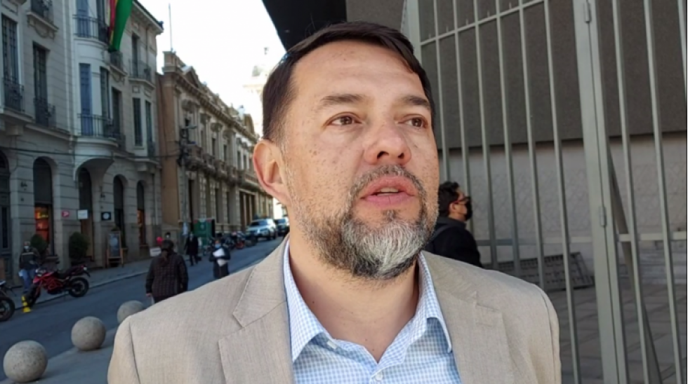 Senador sugiere abrir de una vez debate sobre castración química tras violación a menores