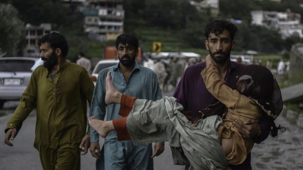 El sur de Pakistán se prepara para nuevas inundaciones, que han dejado un millar de muertos en el país