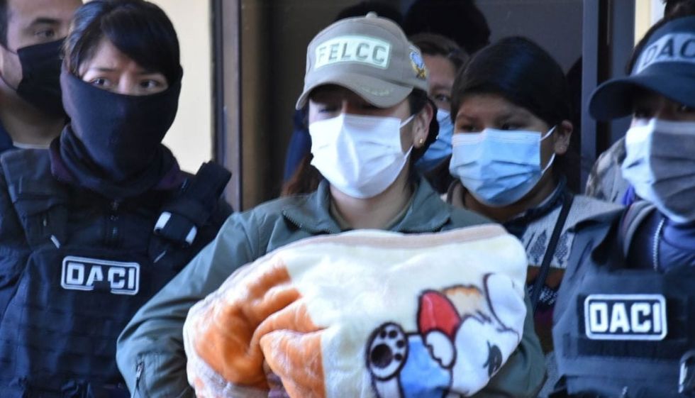 Aprehenden y envían a la cárcel a una mujer presuntamente implicada en el caso del bebé Alex