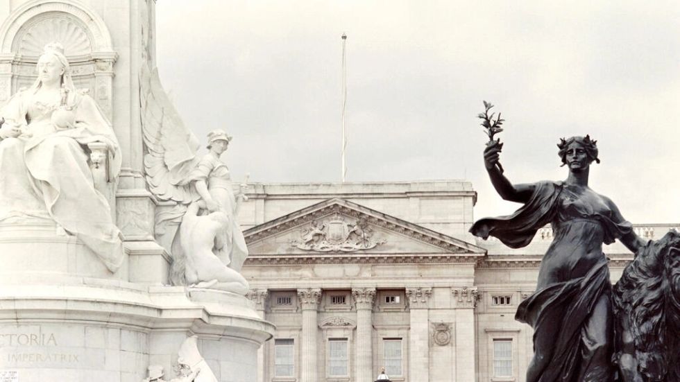 La vasta fortuna de la reina Isabel II