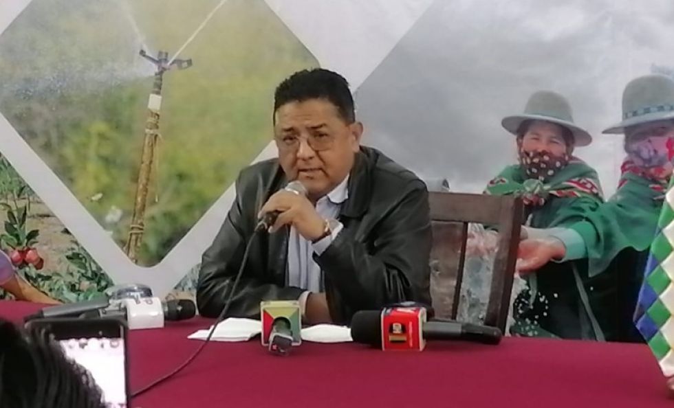 Ministro Gonzales denuncia 'actos vandálicos' y 'hordas fascistas' en la movilización de cocaleros 