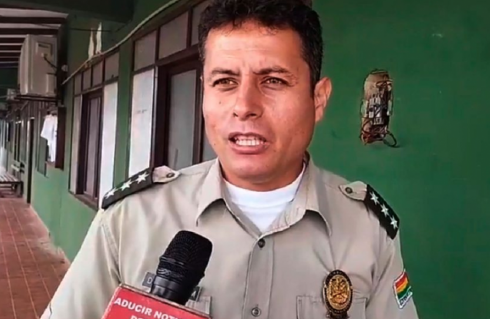 Capitán Lara enfrenta tres procesos disciplinarios y defensa advierte que quieren sacarlo de la Policía