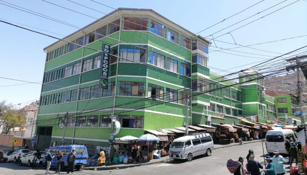 Machicado ofrece garantías a todos los productores de coca para que vayan al mercado de Villa Fátima