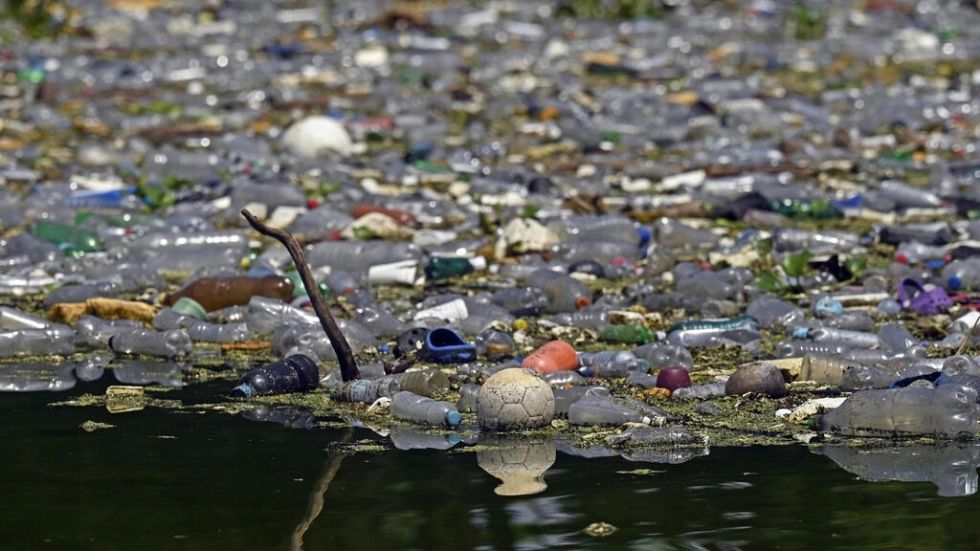 La contaminación plástica se apodera de ríos, lagos y playas en Centroamérica