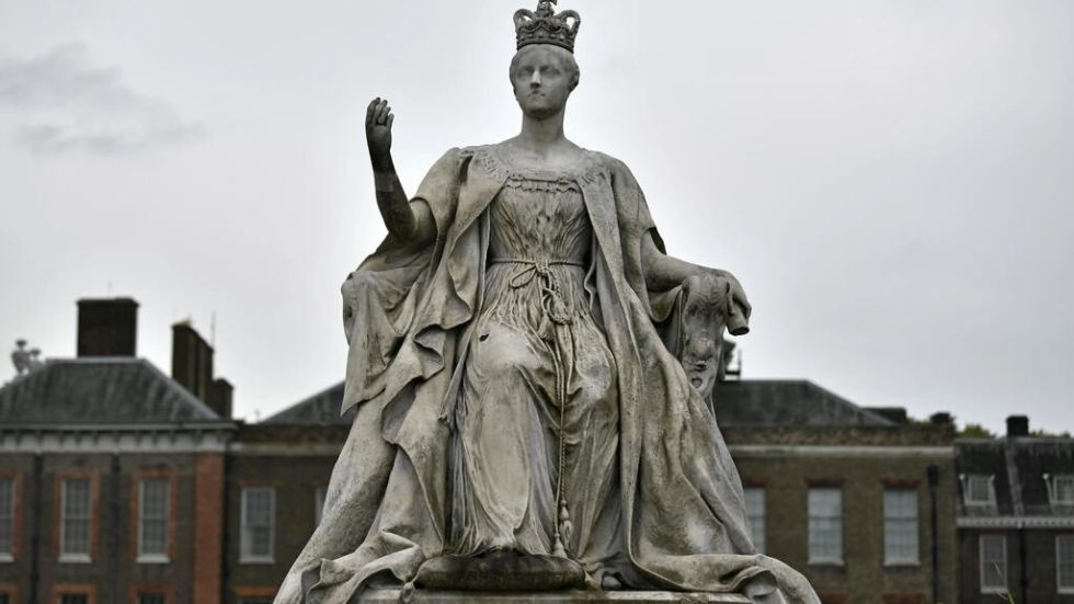 Isabel II y Victoria, dos reinados similares para la historia