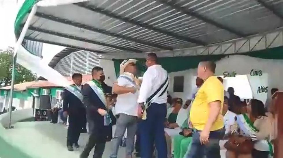 Alcalde y cívico de Puerto Quijarro casi se agarran a puños por el supuesto "golpe de Estado"