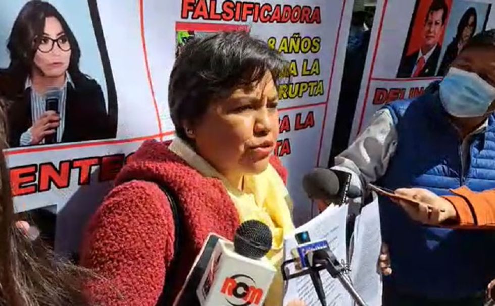 Conade denuncia que cooperativa minera obsequió cadena de oro a funcionaria de la AJAM 