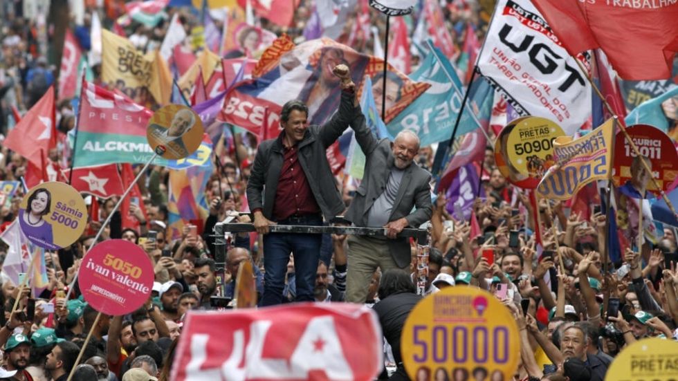 Bolsonaro y Lula se enfrentan en una primera vuelta de alta tensión en Brasil