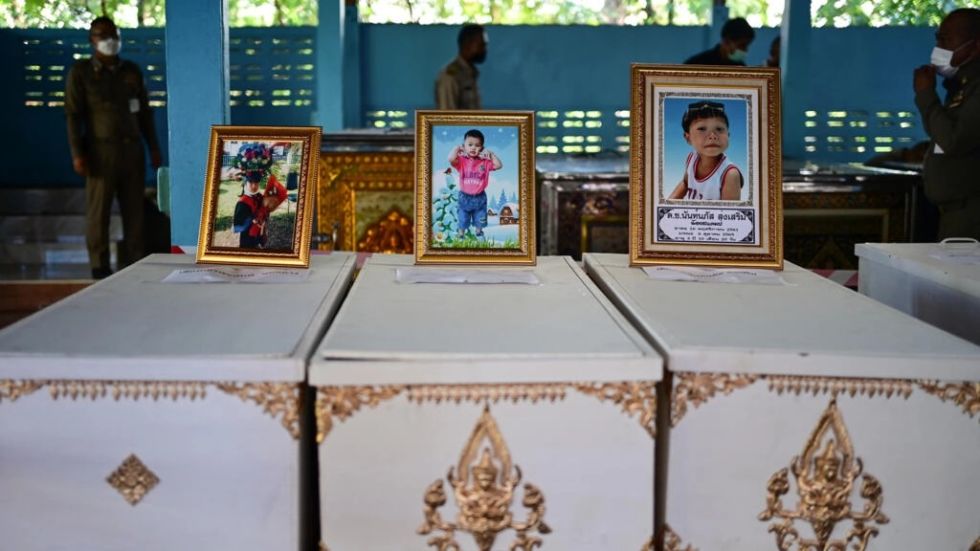 Tres días de funerales en Tailandia por matanza en una guardería