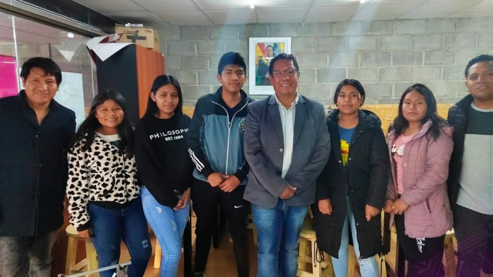 Alumnos del Pablo VI se alistan para el mundial de robótica en Suiza