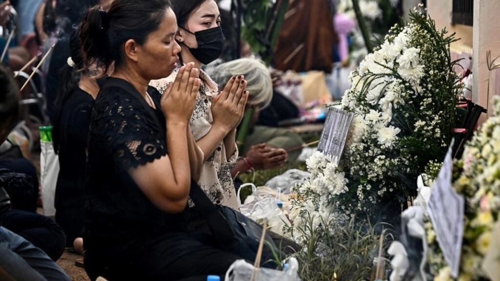 Segundo día de ceremonias fúnebres por matanza en guardería de Tailandia