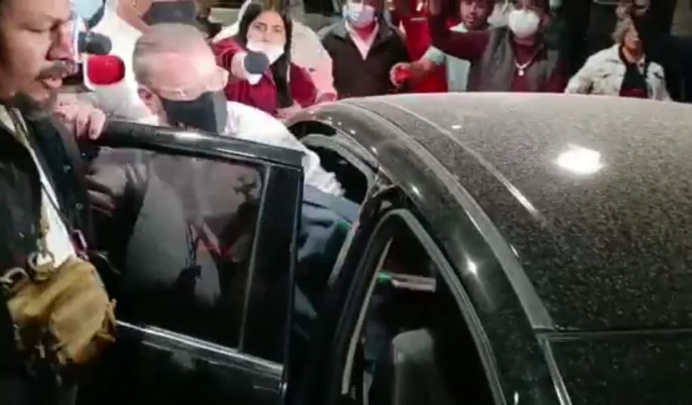 La Policía se desplaza al aeropuerto Viru Viru tras que cívico cruceño presuntamente  incumpliera la detención domiciliaria