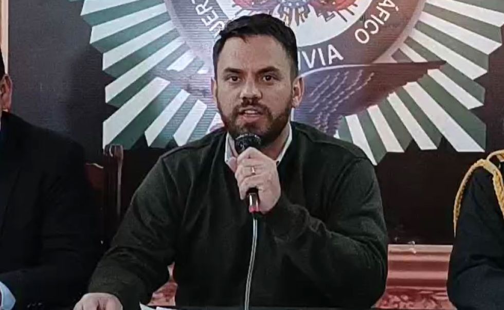 Ministro Del Castillo afirma que se enfoca en la gestión y deja al Presidente decidir sobre el cargo