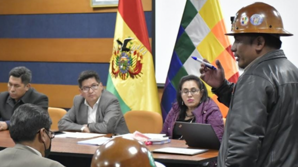Gobierno cede ante mineros; acuerdan eliminar artículos del DS 4783 y pausar la Gestora Pública