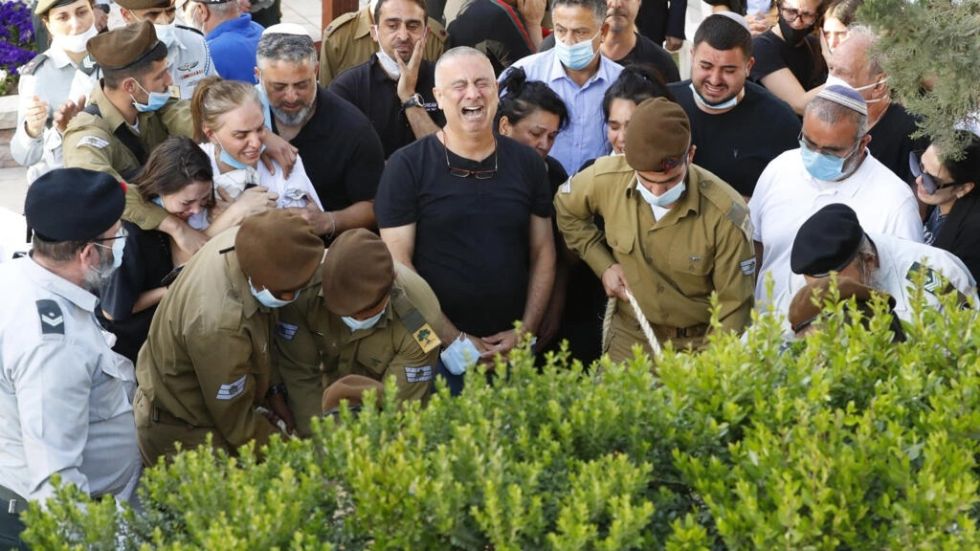 La lucha en Israel para convertirse en abuelo usando esperma de soldados muertos