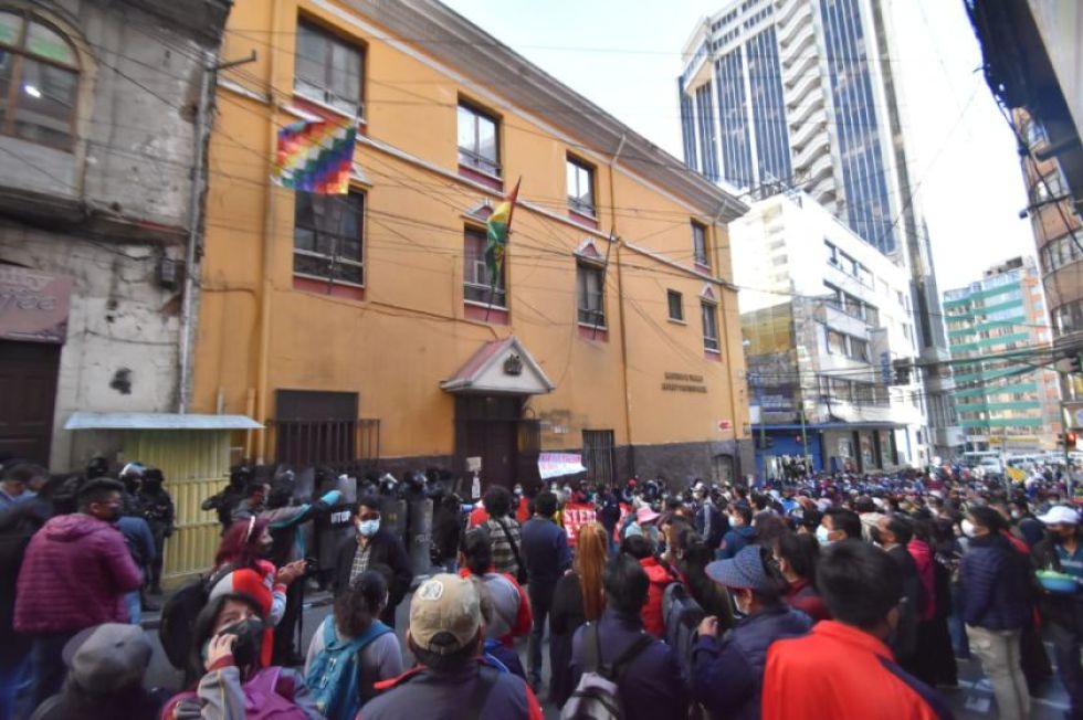 Magisterio urbano de La Paz determina paro de 24 horas por aprehensión de dirigentes