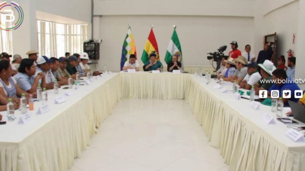 Gobierno y sectores afines acuerdan un encuentro nacional para definir la fecha del censo