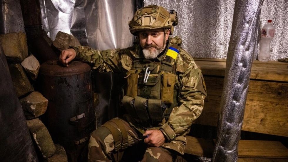 Saunas y calcetines "tácticos": astucias de soldados ucranianos para combatir el frío en las trincheras