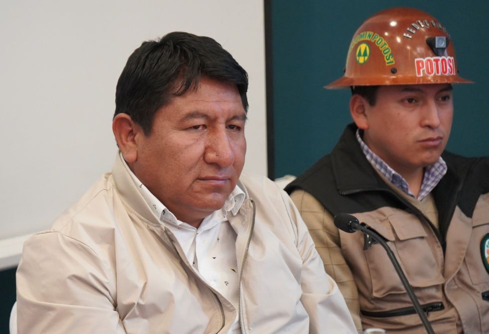 Asamblea elegirá gobernador interino por viaje de Mamani