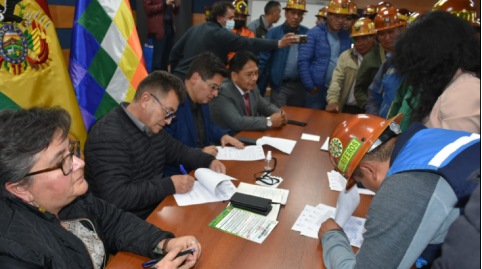 La Paz: Mineros acuerdan tributo del 4,8% por la venta del gramo de oro y levantan medidas de presión