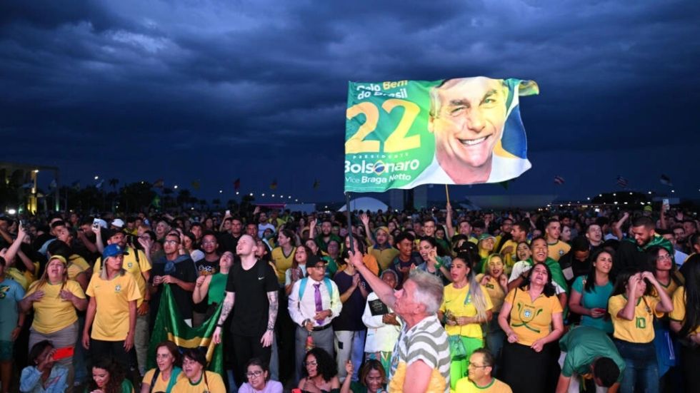 Bolsonaro y Lula cierran campaña en víspera de balotaje en Brasil
