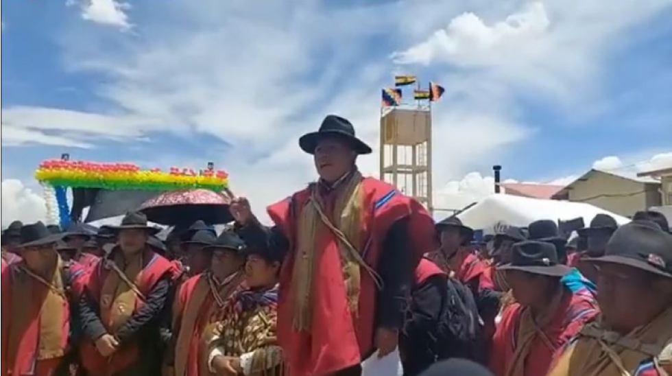 Presidente Luis Arce no asiste a un acto con los Ponchos Rojos y éstos anuncian protestas