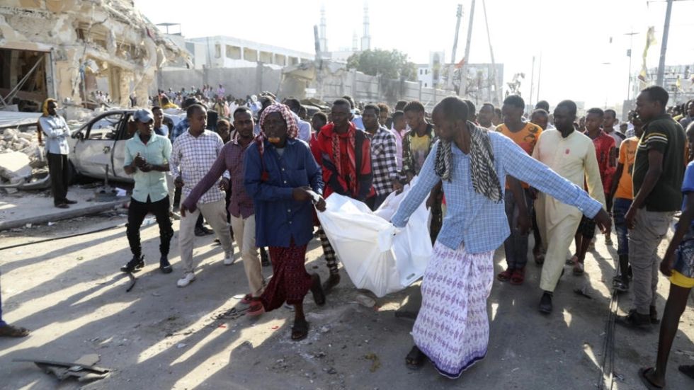 Somalia pide ayuda a la comunidad internacional tras el doble atentado en Mogadiscio
