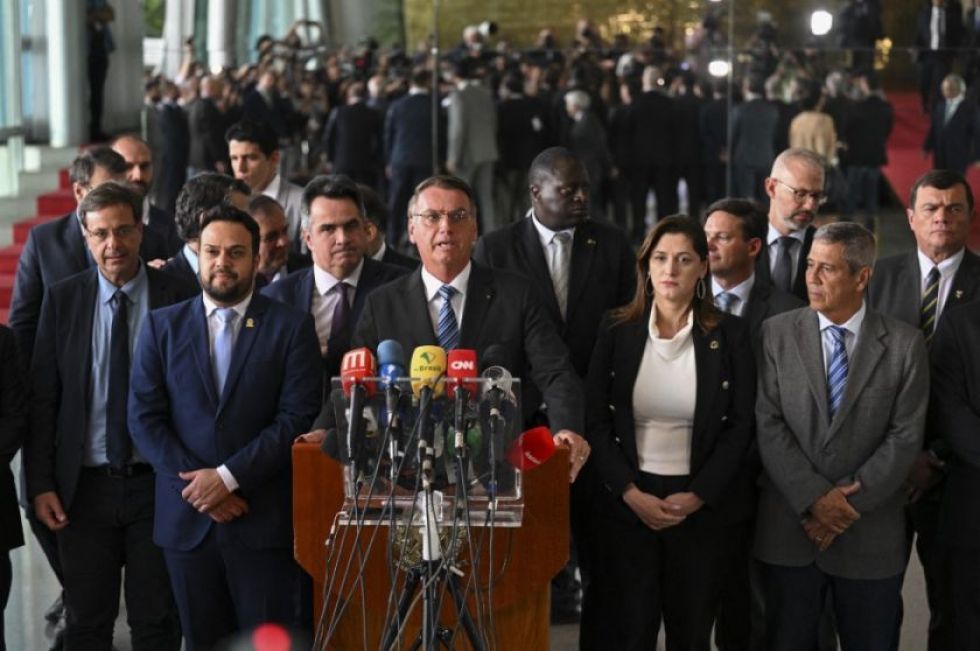 Bolsonaro no concede el triunfo a Lula, justifica protestas, pero dice que cumplirá la Constitución